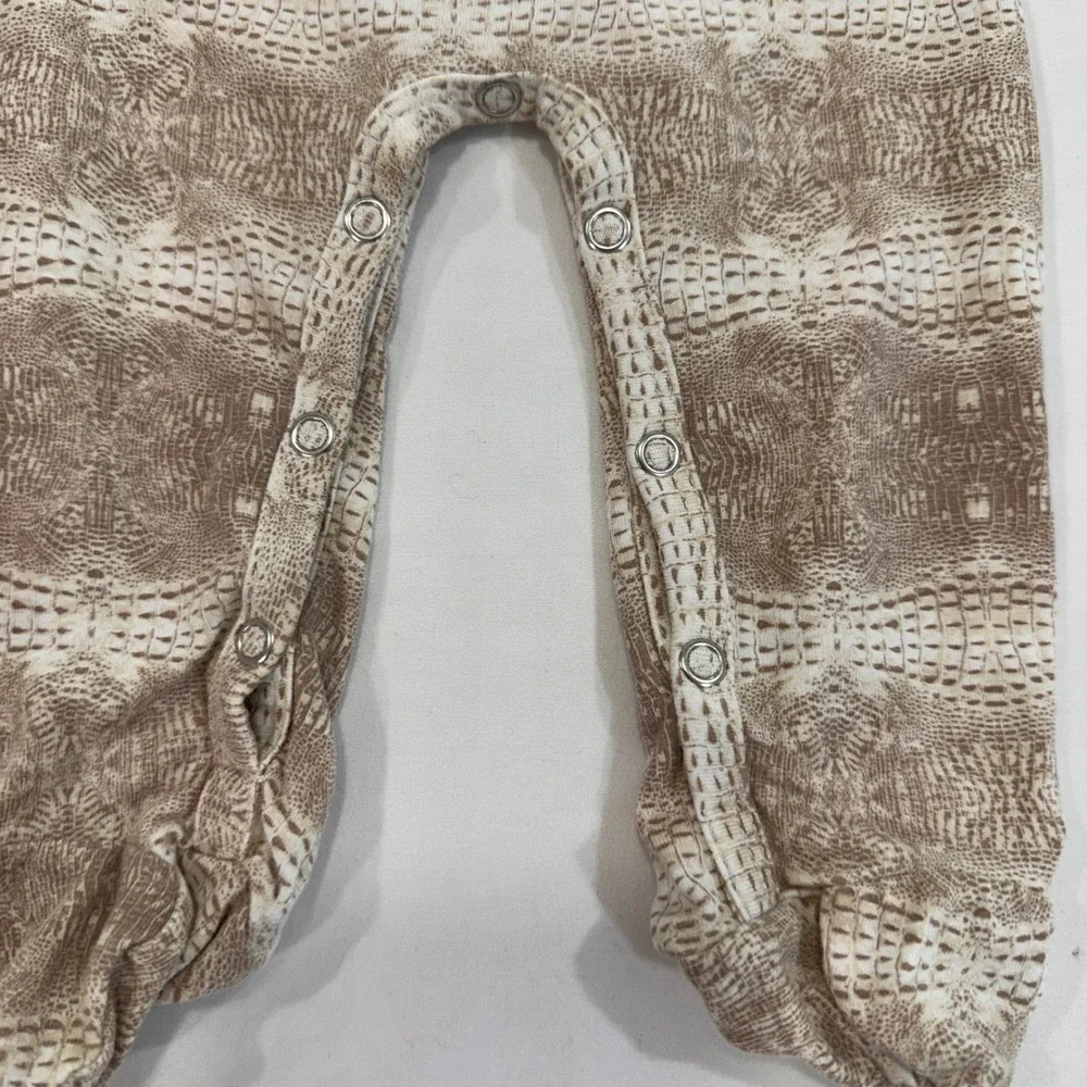 Kate Quinn Bamboo Footie Pajamas Neutral Croc Unisex‎ 3-6M Tan | Boho